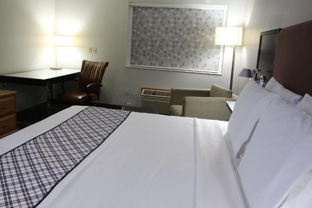 Deluxe Triple Room interior